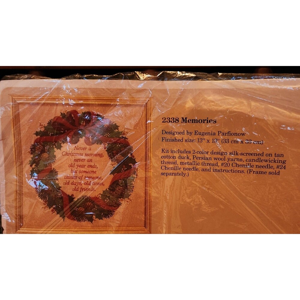 Vintage Crewel Embroidery Kit CHRISTMAS MEMORIES Wreath Creative Circle SEALED